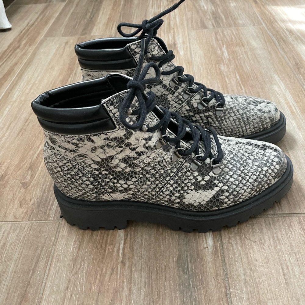 Snakeskin, lace up ankle boots.
